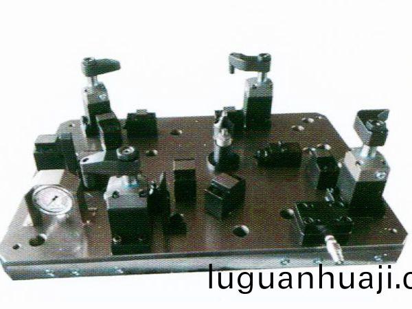 齒輪(lun)室(shi)罩蓋(gai)液壓(ya)裌具(ju)