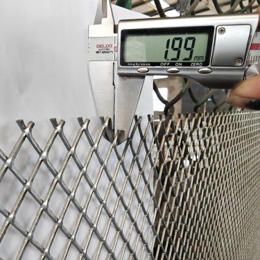 1係(xi)鋁闆(ban)15×25m孔，2mm厚鋁闆網