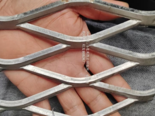 304材質45×135×7.0厚不(bu)鏽鋼鋼闆網(wang)