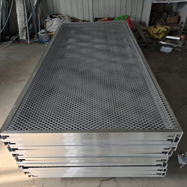 1係鋁闆18×30m孔(kong)鋁闆網